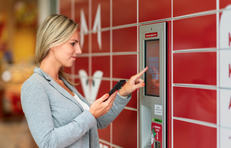 Foxpost csomag automatában  bankkártyás fizetési lehetőség.